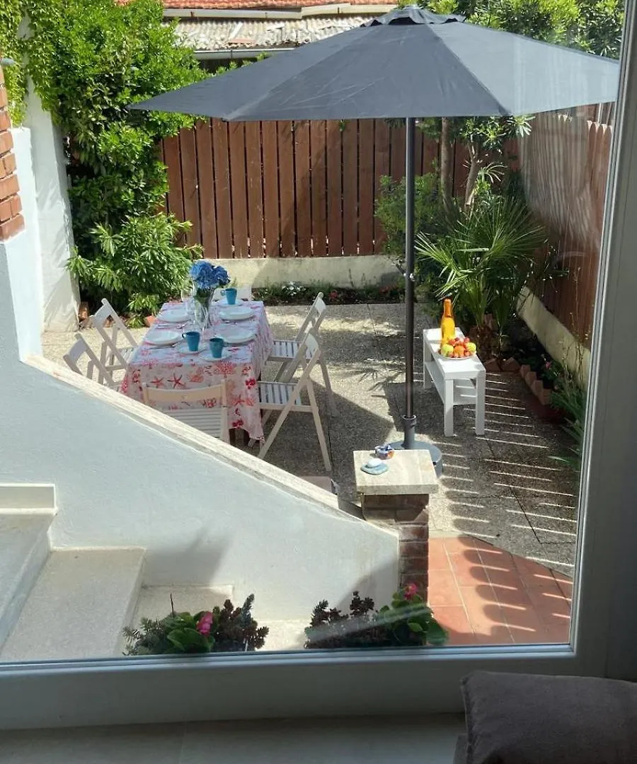 Azzurra House Apartment Marina Di Pisa Italy